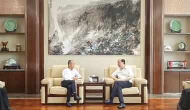 Чжан Шицянь, президент филиала Цзясин Промышленно-коммерческого банка Китая, посещает Тункунь для проведения исследований